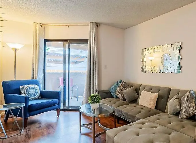 Bright & Cozy 1bd Near Uofa, Umc W Pool, Parking - Summer Rates!