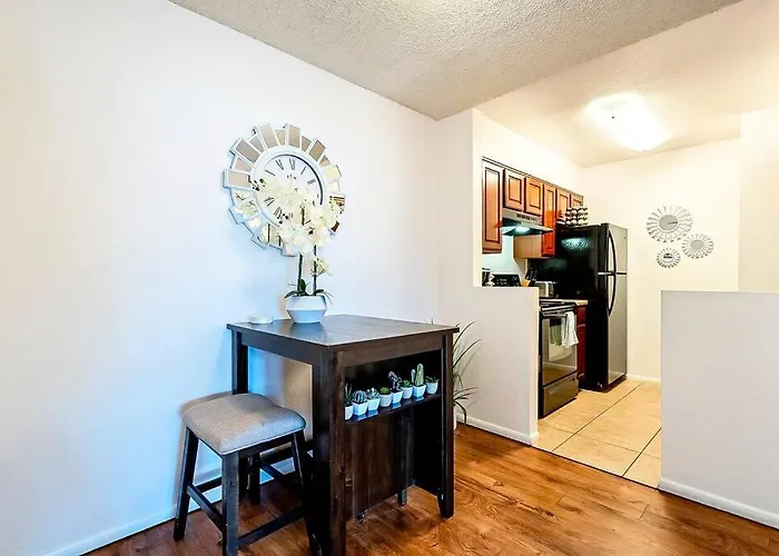 Apartment Bright & Cozy 1bd Near Uofa, Umc W Pool, Parking - Summer Rates! Tucson