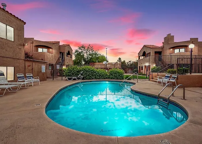 Bright & Cozy 1bd Near Uofa, Umc W Pool, Parking - Summer Rates! Apartment *