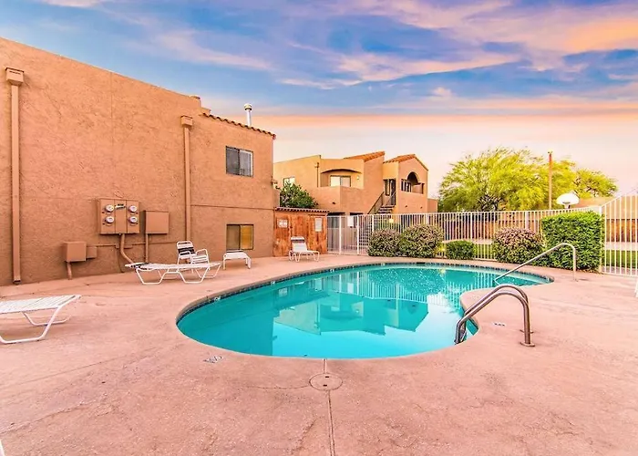 Bright & Cozy 1bd Near Uofa, Umc W Pool, Parking - Summer Rates!