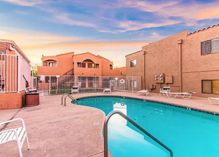 Bright & Cozy 1bd Near Uofa, Umc W Pool, Parking - Summer Rates! *