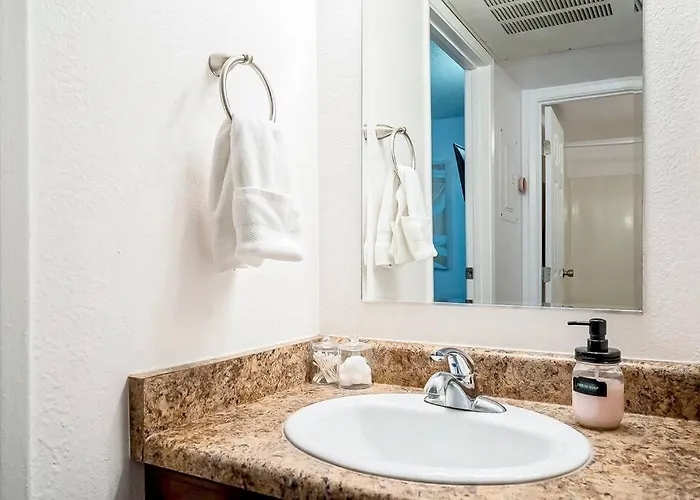 Apartment Bright & Cozy 1bd Near Uofa, Umc W Pool, Parking - Summer Rates!