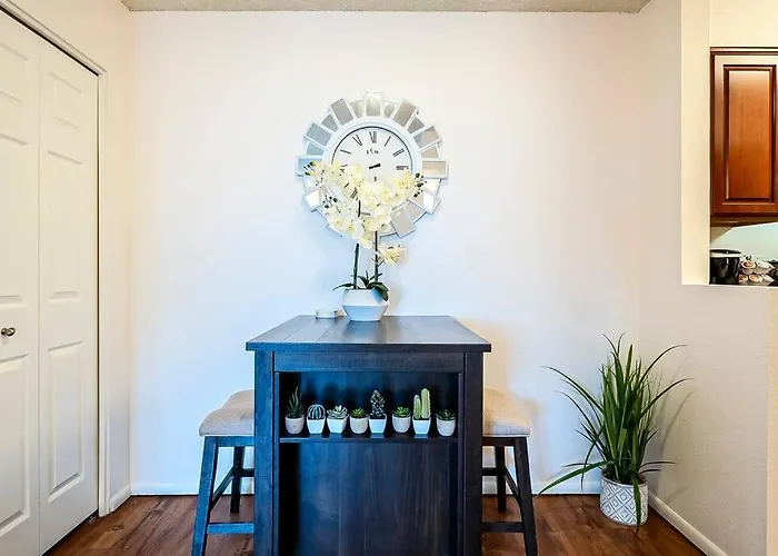 Bright & Cozy 1bd Near Uofa, Umc W Pool, Parking - Summer Rates! Tucson
