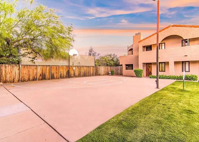 Bright & Cozy 1bd Near Uofa, Umc W Pool, Parking - Summer Rates!
