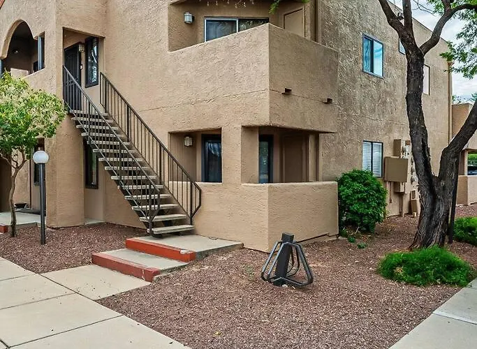 Bright & Cozy 1bd Near Uofa, Umc W Pool, Parking - Summer Rates! Apartment