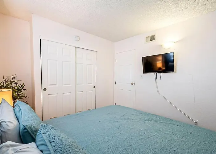 Bright & Cozy 1bd Near Uofa, Umc W Pool, Parking - Summer Rates! *