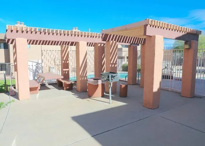 Bright & Cozy 1bd Near Uofa, Umc W Pool, Parking - Summer Rates! Apartment *