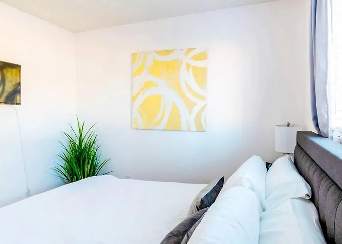 Apartment Bright & Cozy 1bd Near Uofa, Umc W Pool, Parking - Summer Rates! *